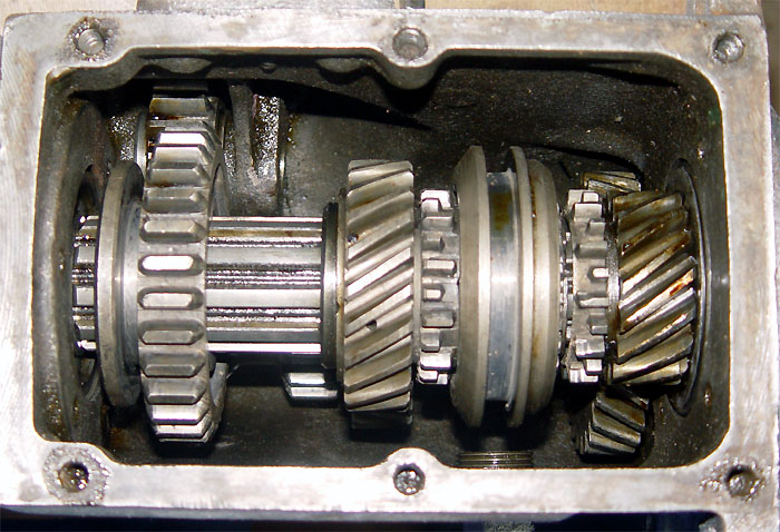 Pictures of the GAZ M20 gearbox photos by Valdo Praost sourse